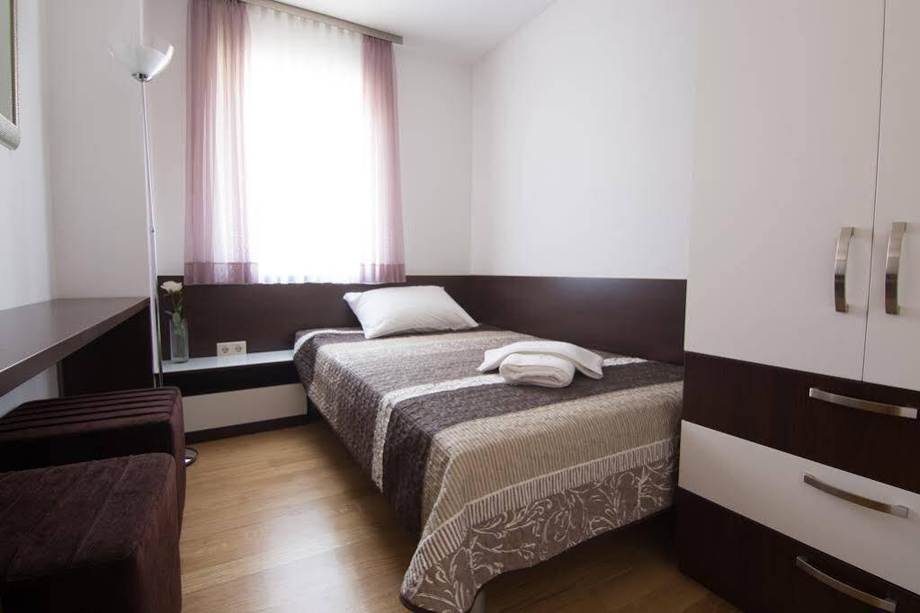 Apartments Villa Novak 1 Donji Okrug  Kültér fotó