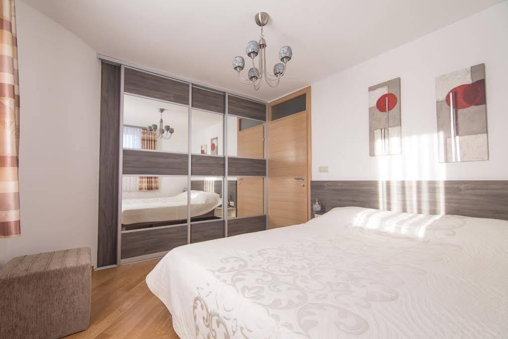 Apartments Villa Novak 1 Donji Okrug  Kültér fotó